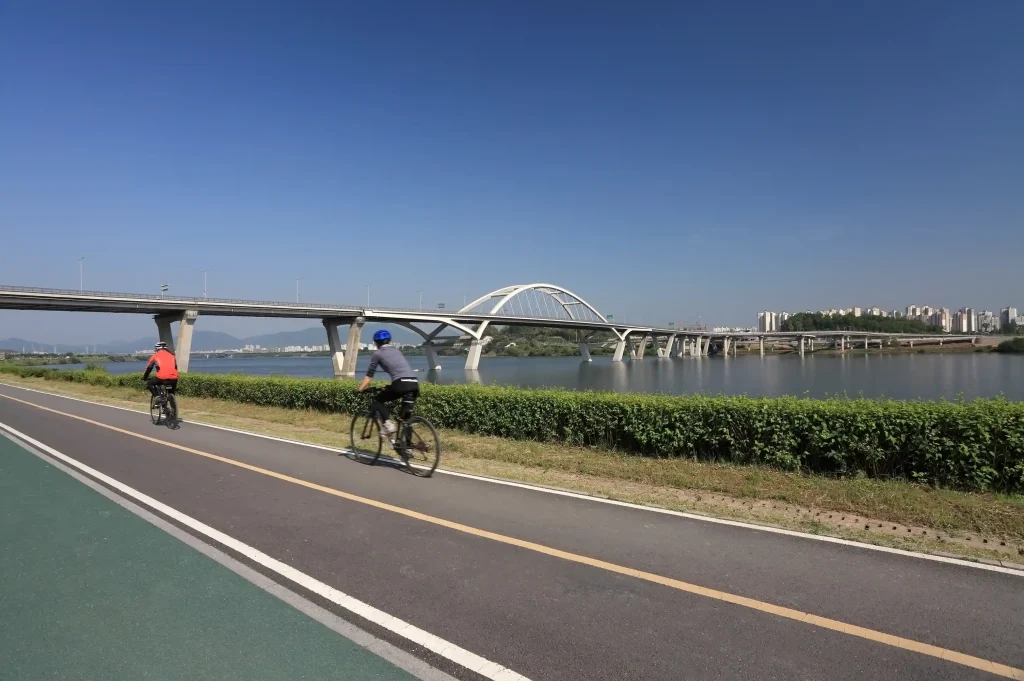 Que ver en Seúl - A COREA 13 sendero ciclista junto al Río Han