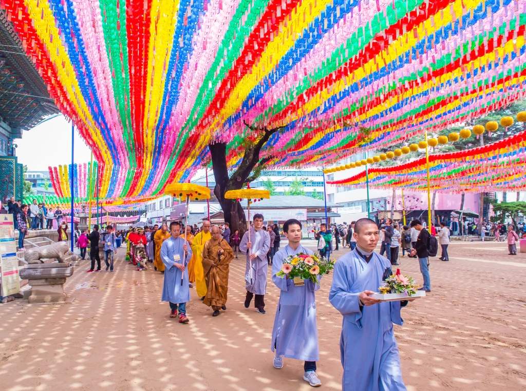 Que ver en Seúl - A COREA 4 el jardín del templo Jogyesa adornado con farolillos