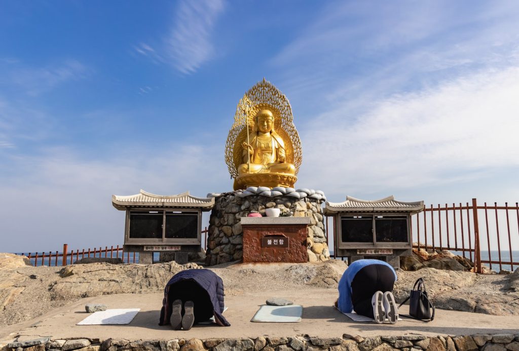 Gran Buda del templo Haedong Yonggungsa.