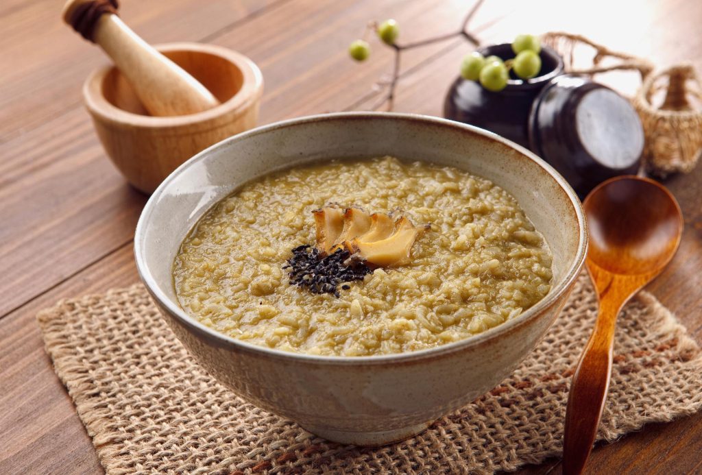 Jeonbokjuk, gachas coreanas. Jeonbokjuk de arroz y abulón.