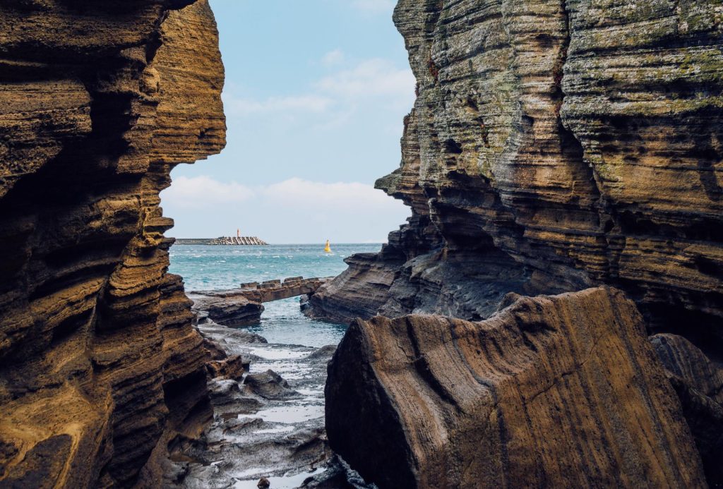 Formaciones rocosas en los acantilados de Yongmeori. Acantilados de Yongmeori.